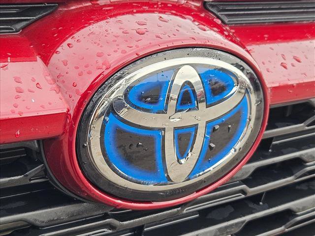 Used 2021 Toyota RAV4 XLE Premium image 5