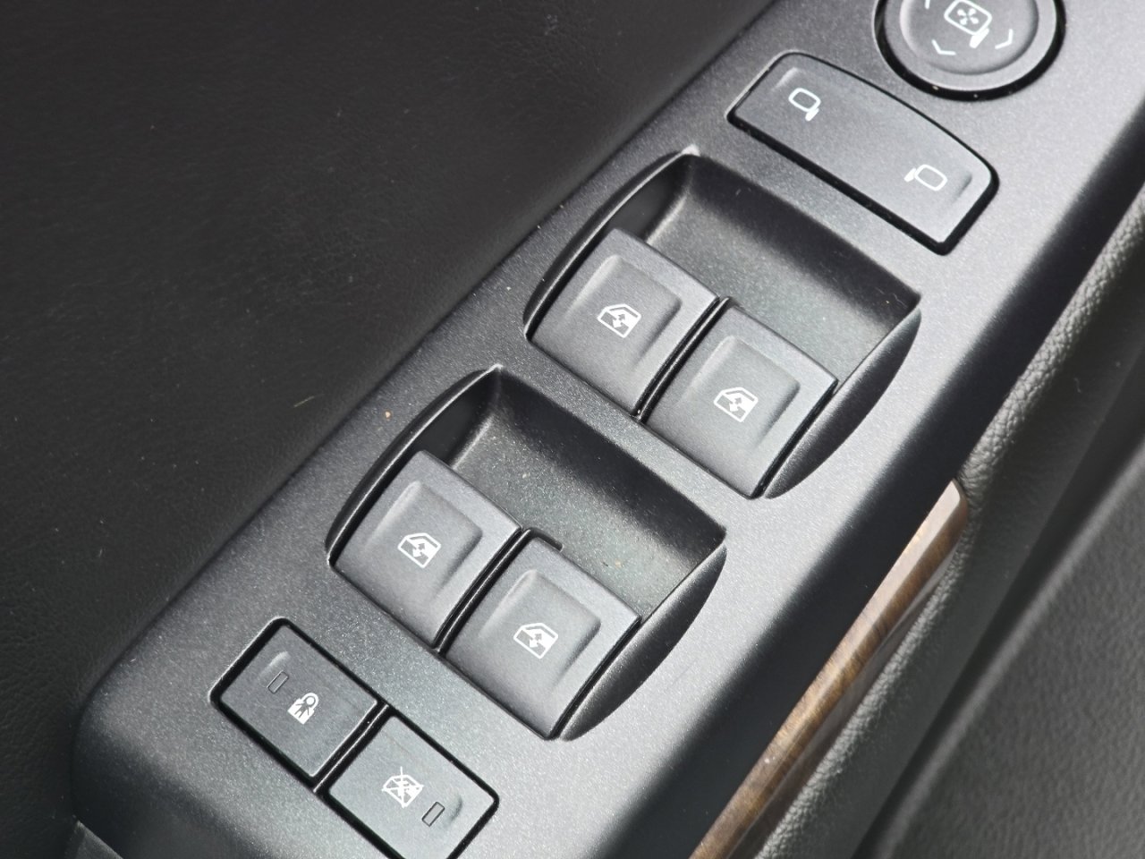 Used 2019 Chevrolet Tahoe LS w/ Enhanced Driver Alert Package image 23