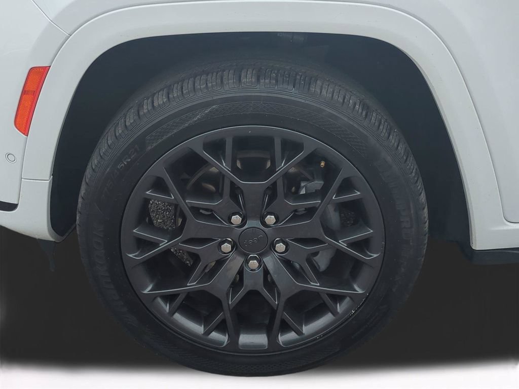 Used 2024 Jeep Grand Cherokee L Summit AWD/4WD image 11