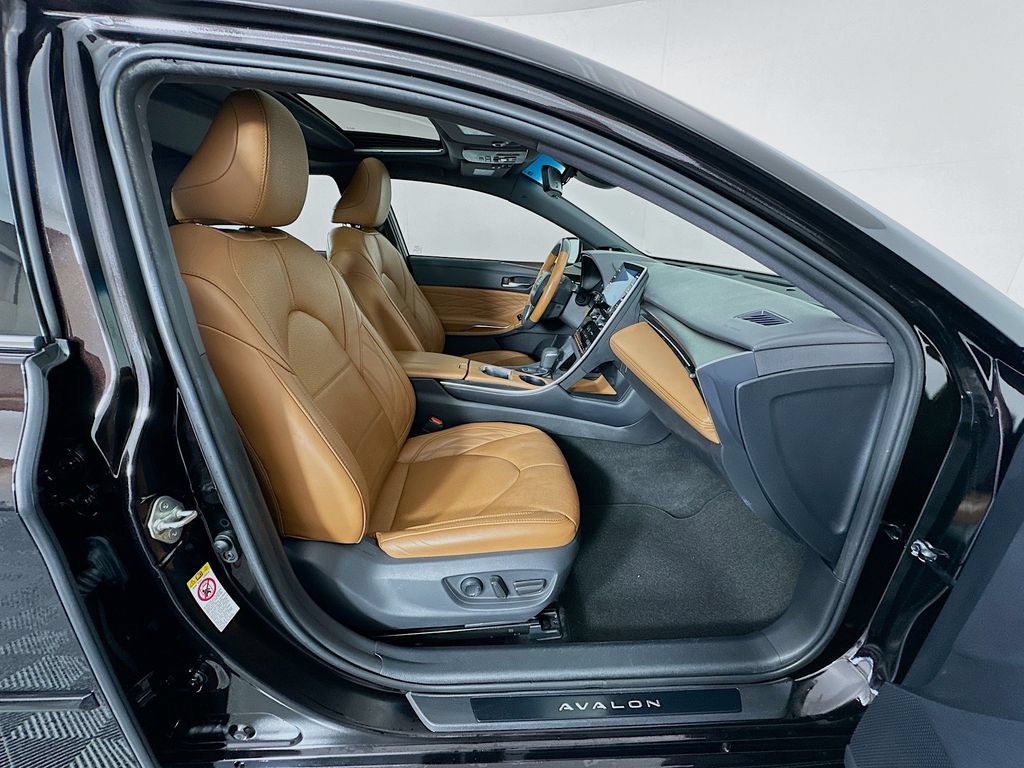 Used 2019 Toyota Avalon Limited w/ Advanced Safety Package FWD image 30