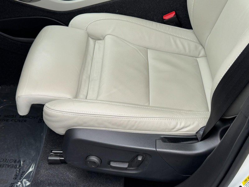 Certified 2023 Volvo XC40 B5 Ultimate w/ Protection Package Premier image 24