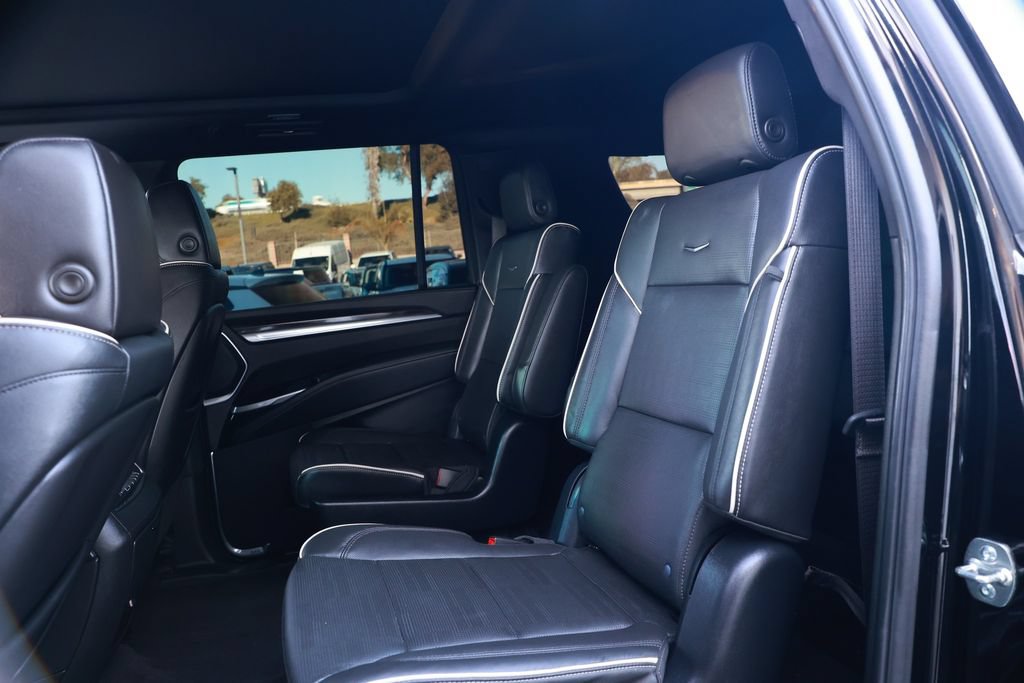 Used 2025 Cadillac Escalade ESV Premium Luxury AWD/4WD image 37
