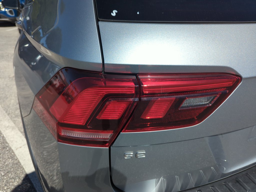 Used 2023 Volkswagen Tiguan SE R-Line FWD image 18