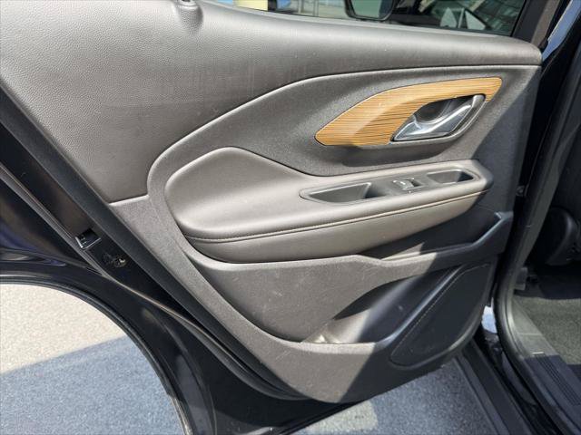 Used 2020 GMC Terrain SLE w/ Driver Convenience Package AWD/4WD image 14