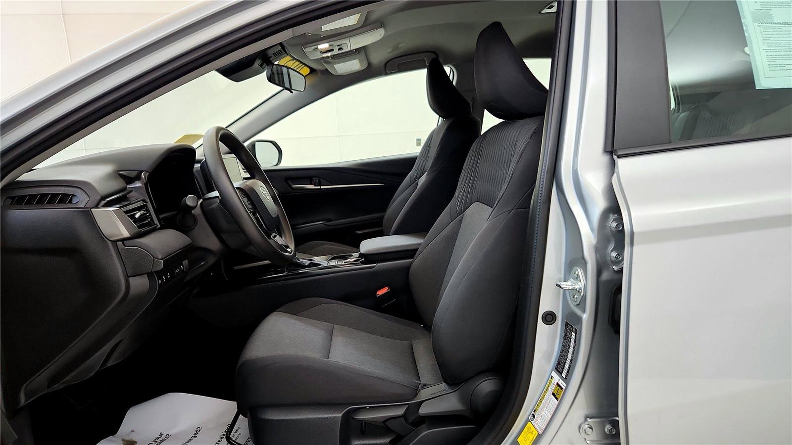 Used 2025 Toyota Camry LE image 25