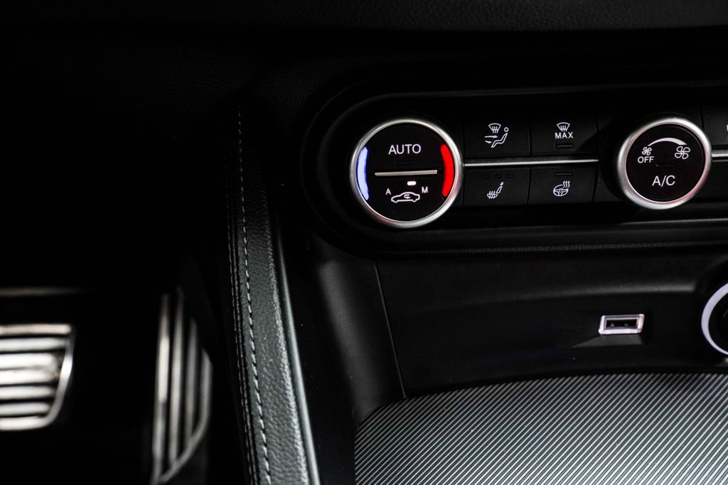 Used 2023 Alfa Romeo Stelvio Veloce image 28