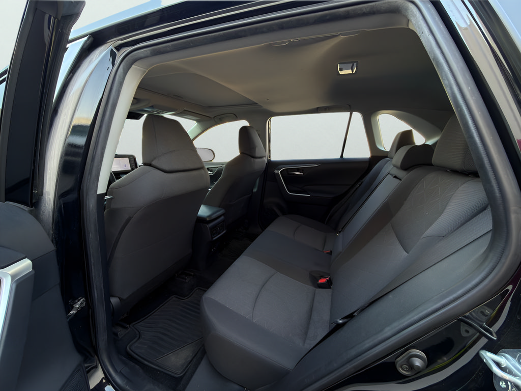 Used 2019 Toyota RAV4 XLE AWD/4WD image 17