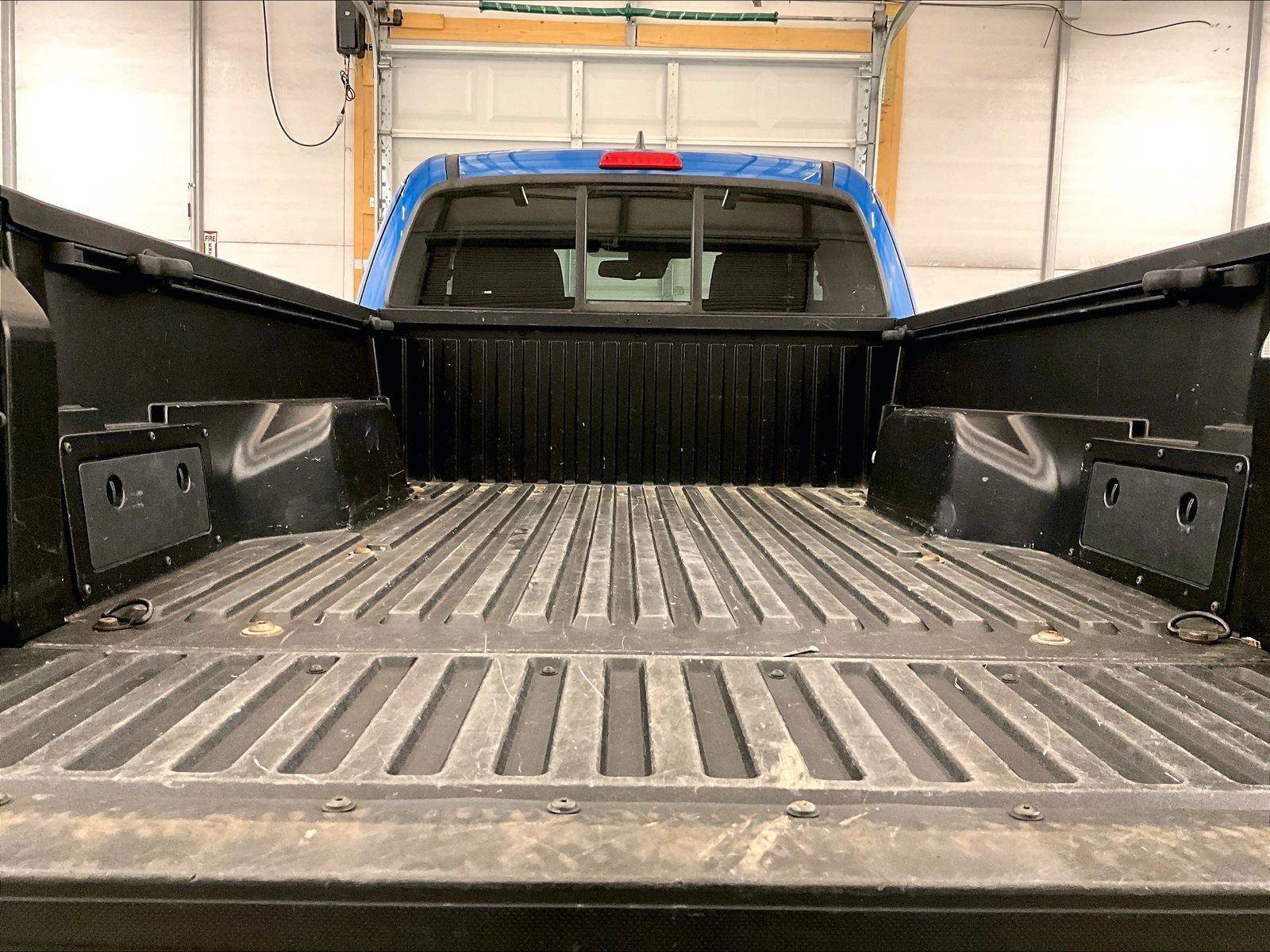 Used 2018 Toyota Tacoma SR5 AWD/4WD image 32