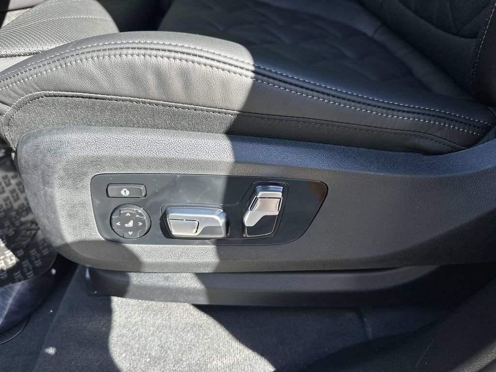 Used 2026 BMW X5 xDrive50e w/ M Sport Package AWD/4WD image 16