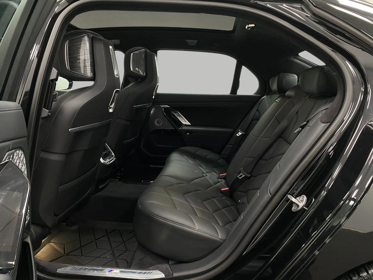 Certified 2023 BMW 760i xDrive w/ Executive Package image 30