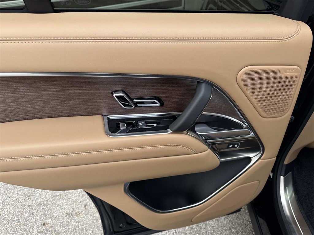 New 2026 Land Rover Range Rover SE image 13