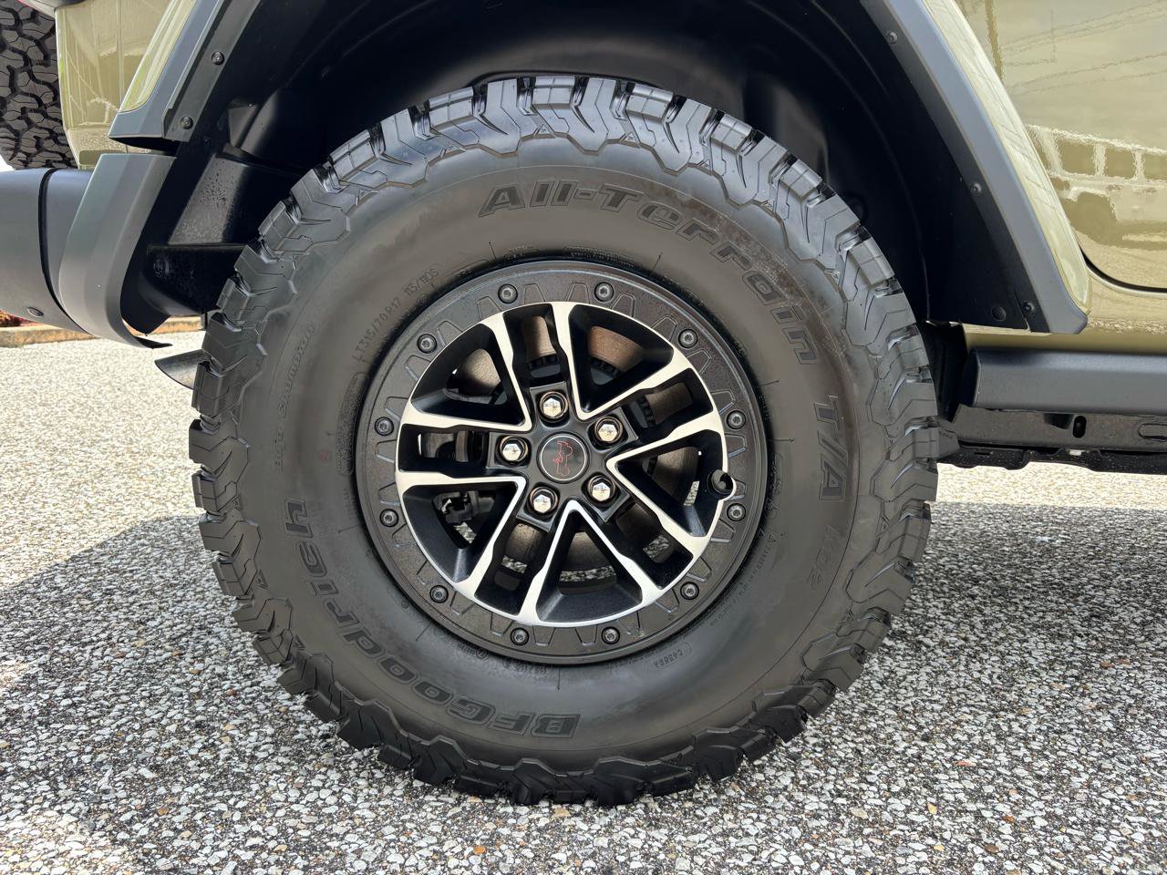 Used 2025 Jeep Wrangler Unlimited Rubicon AWD/4WD image 34