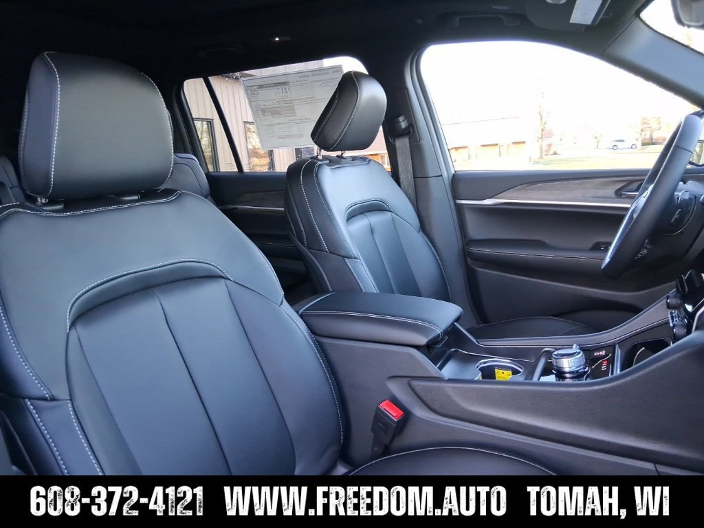 Used 2025 Jeep Grand Cherokee L Limited w/ Trailer Tow Package AWD/4WD image 27
