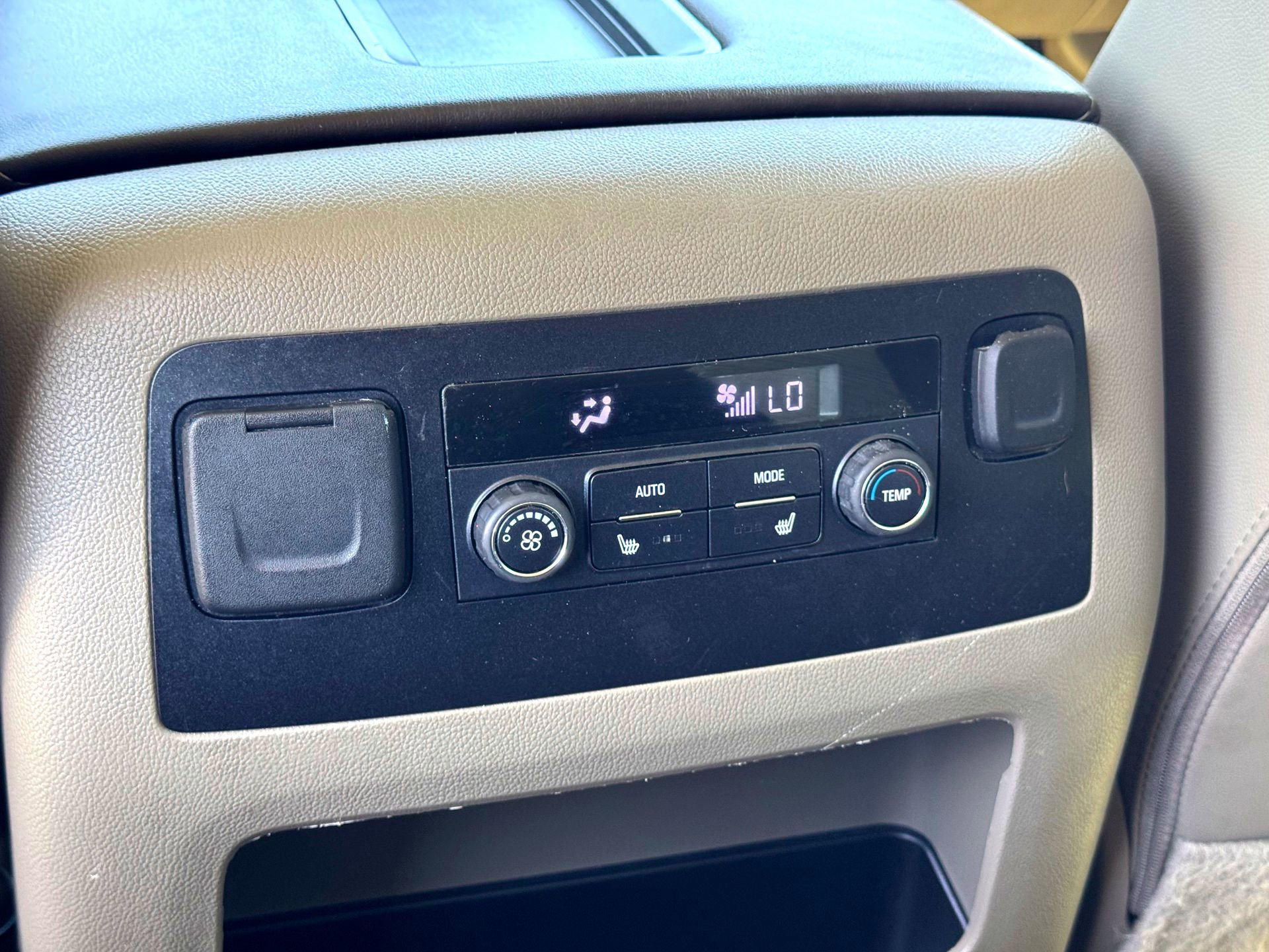 Used 2019 Chevrolet Suburban LT w/ Texas Edition Package image 22