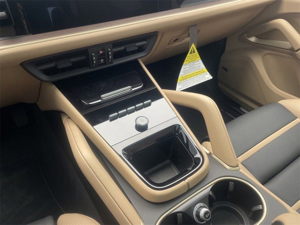 Certified 2025 Porsche Cayenne image 22