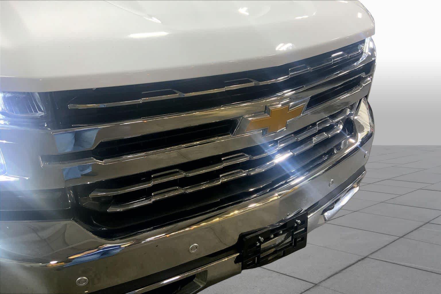 Used 2021 Chevrolet Silverado 1500 LTZ w/ LTZ Convenience Package II AWD/4WD image 30