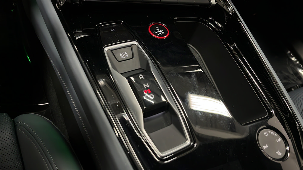 Used 2023 Audi RS e-tron GT w/ Carbon Performance Package AWD/4WD image 19