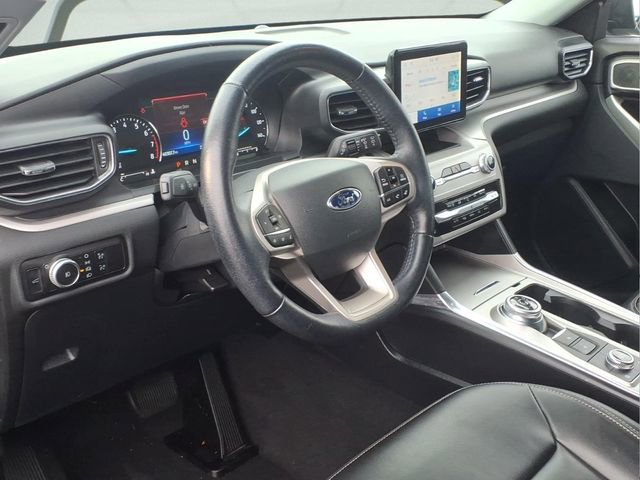 Used 2023 Ford Explorer XLT w/ Equipment Group 202A AWD/4WD image 7