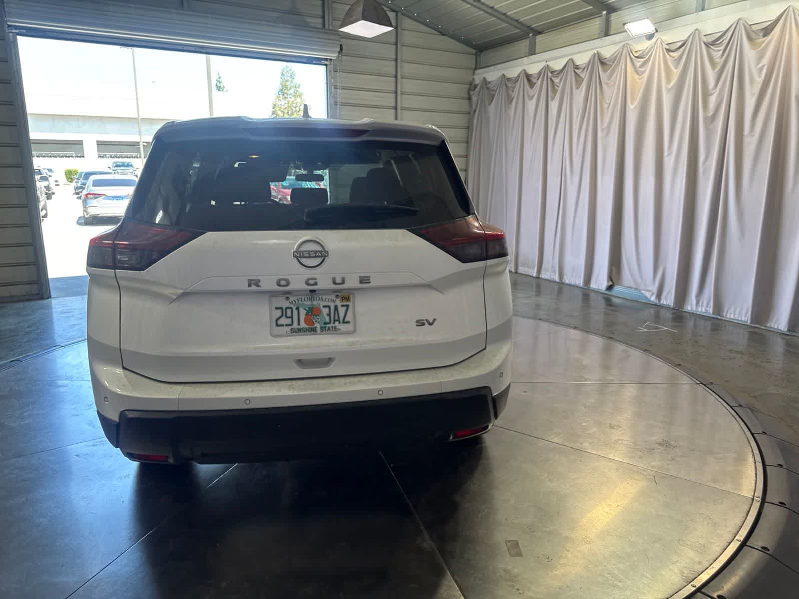 Used 2024 Nissan Rogue SV FWD image 6