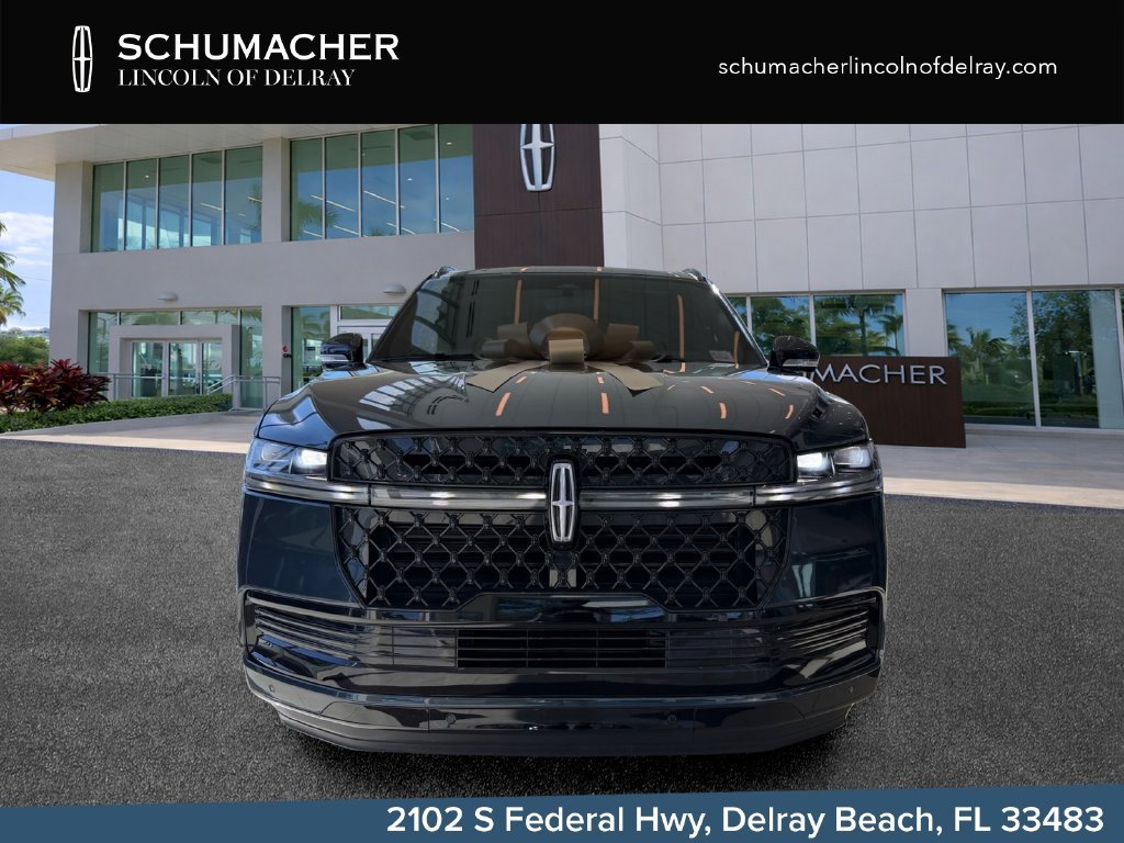 New 2026 Lincoln Navigator Reserve w/ Jet Appearance Package AWD/4WD image 2
