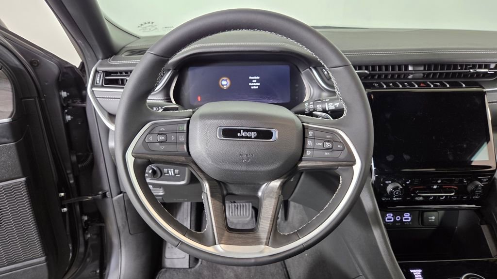 New 2025 Jeep Grand Cherokee Limited w/ Black Appearance Package image 16
