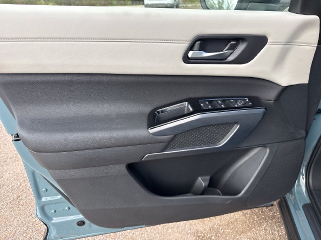 New 2026 Nissan Pathfinder SL FWD image 10