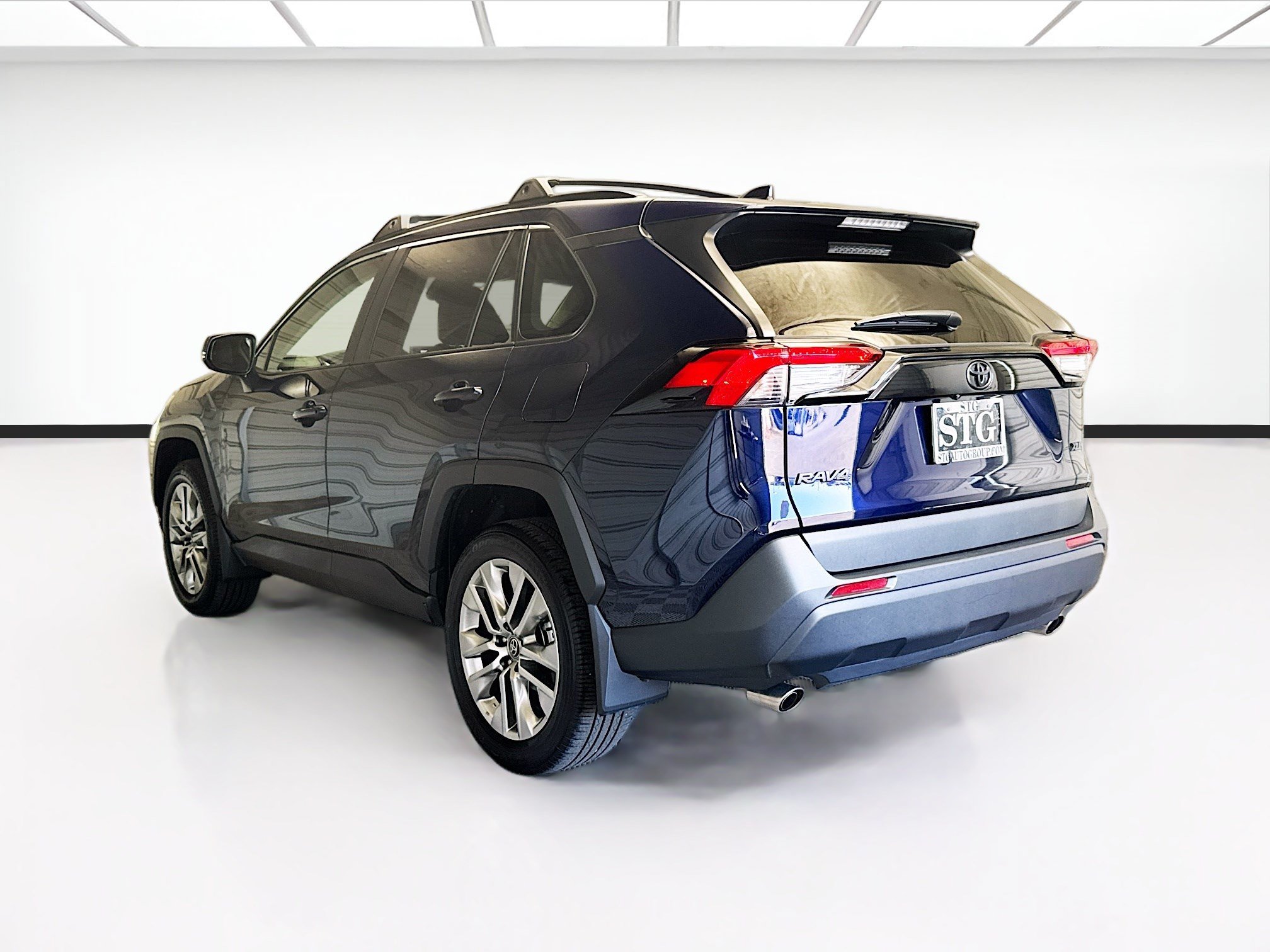 Used 2025 Toyota RAV4 XLE Premium FWD image 6