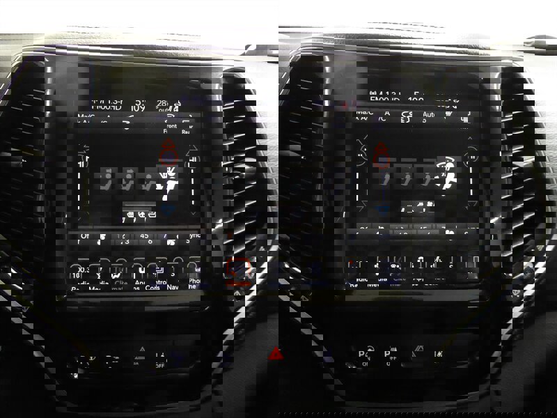 Used 2019 Jeep Cherokee Limited w/ Luxury Group image 13