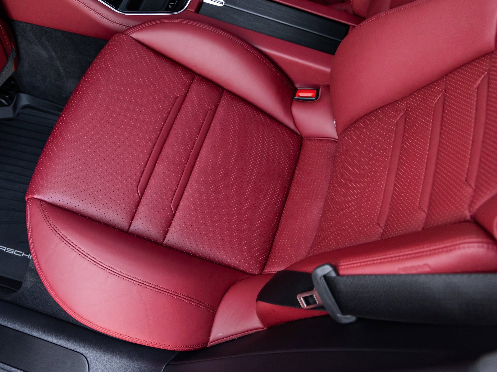 Used 2023 Porsche Panamera GTS image 32