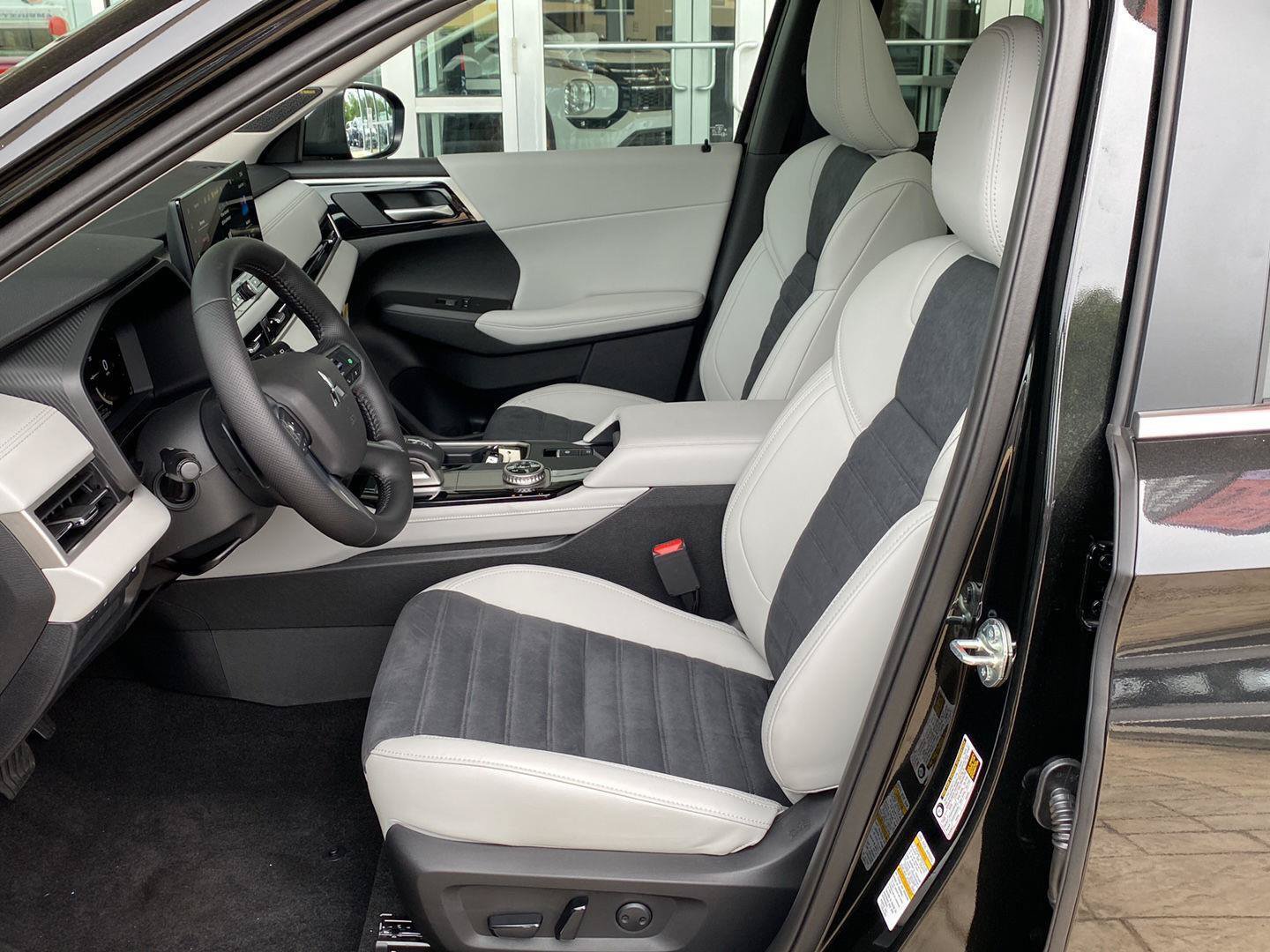 New 2026 Mitsubishi Outlander SE FWD image 15
