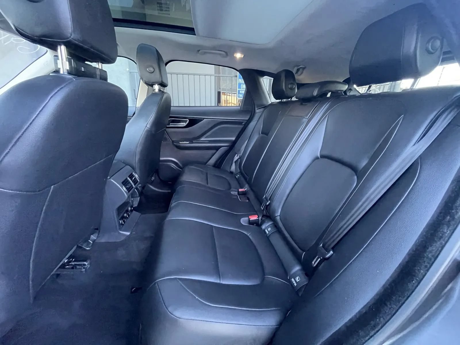 Used 2019 Jaguar F-PACE Premium AWD/4WD image 15