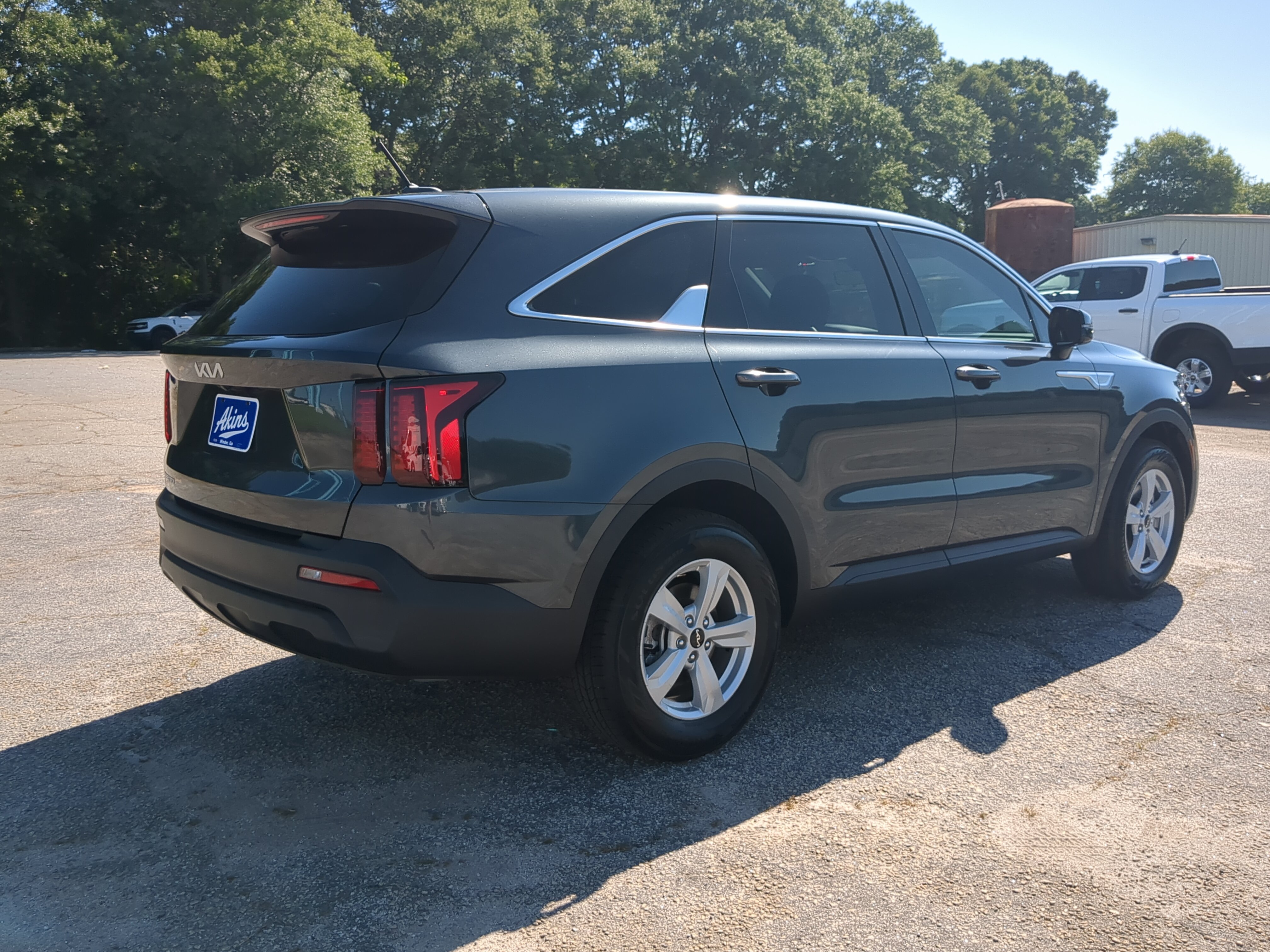 Used 2023 Kia Sorento LX FWD image 3