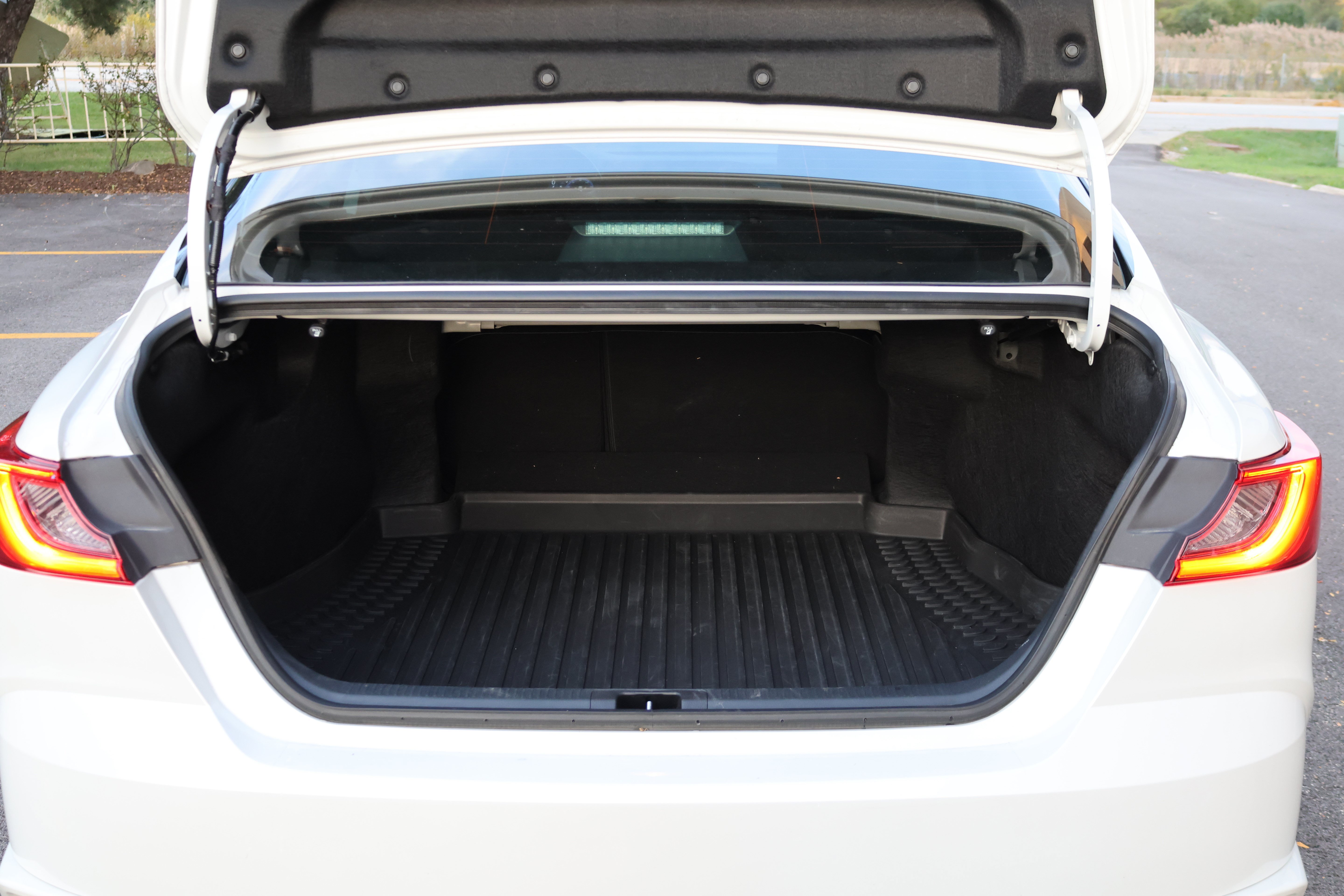 Used 2025 Toyota Camry XSE FWD image 6