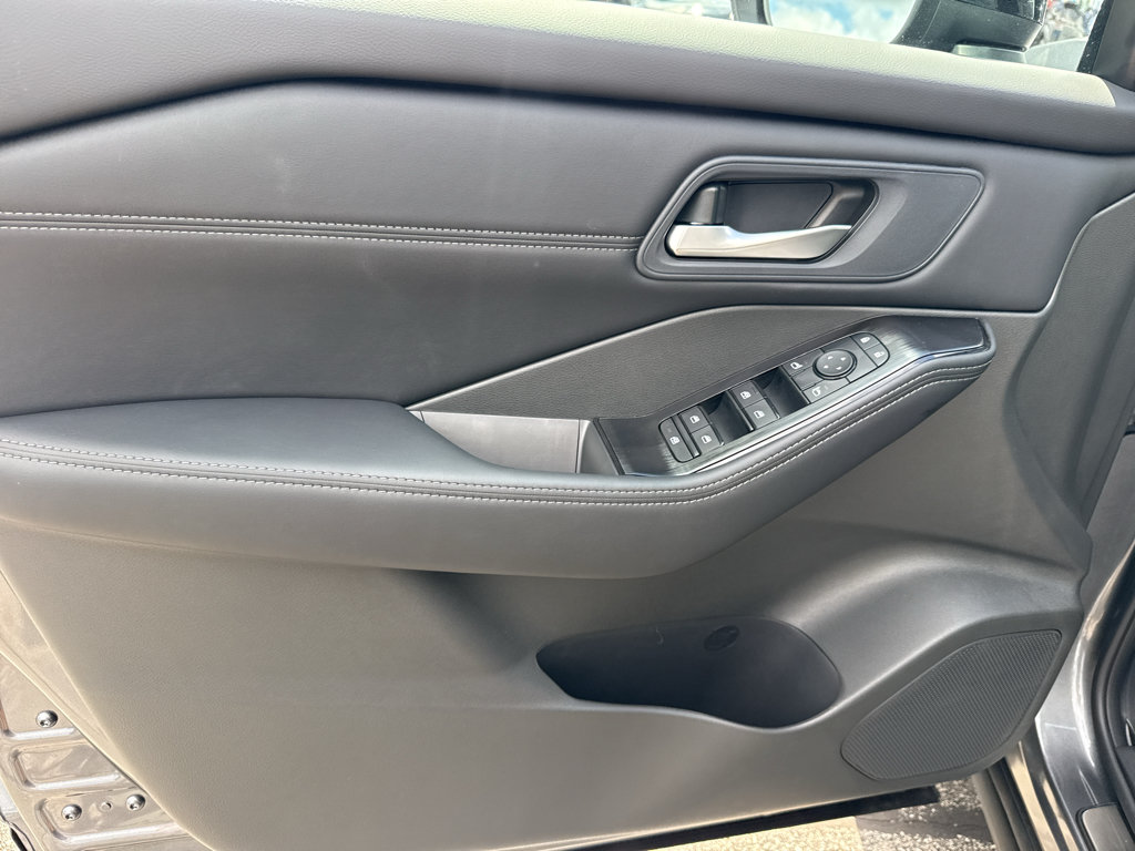 New 2026 Nissan Rogue Dark Armor AWD/4WD image 13