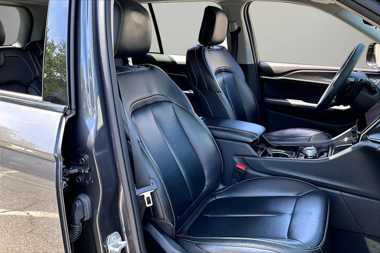 Certified 2023 Jeep Grand Cherokee Limited AWD/4WD image 23