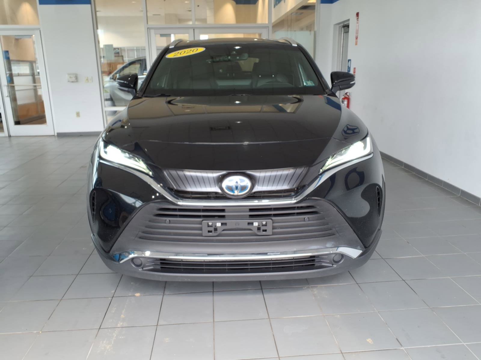 Used 2021 Toyota Venza XLE w/ Softex Package image 2