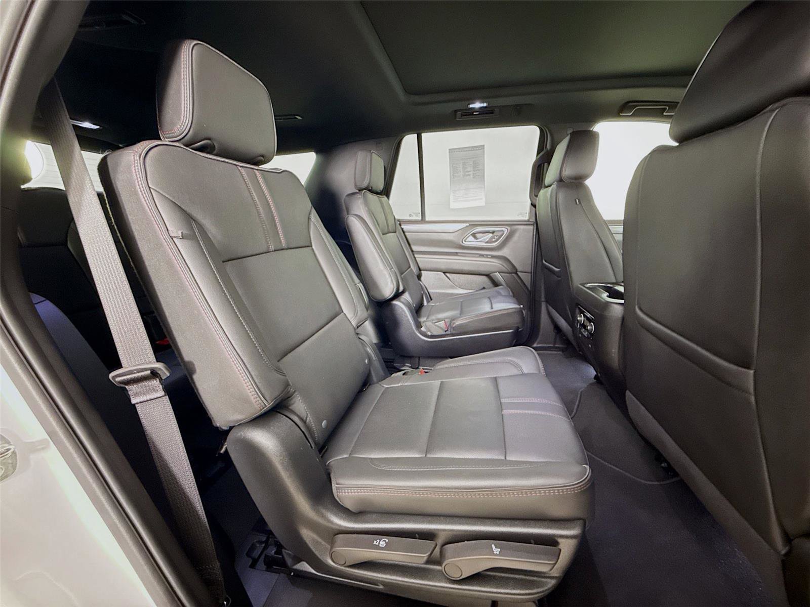 Used 2024 Chevrolet Tahoe RST w/ Luxury Package AWD/4WD image 31