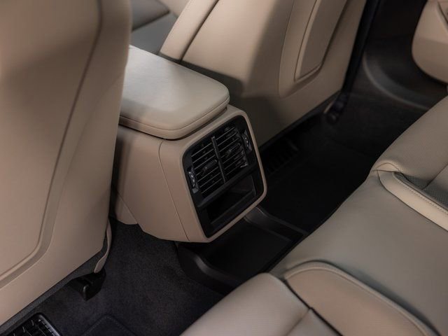 New 2025 Porsche Taycan 4S image 30