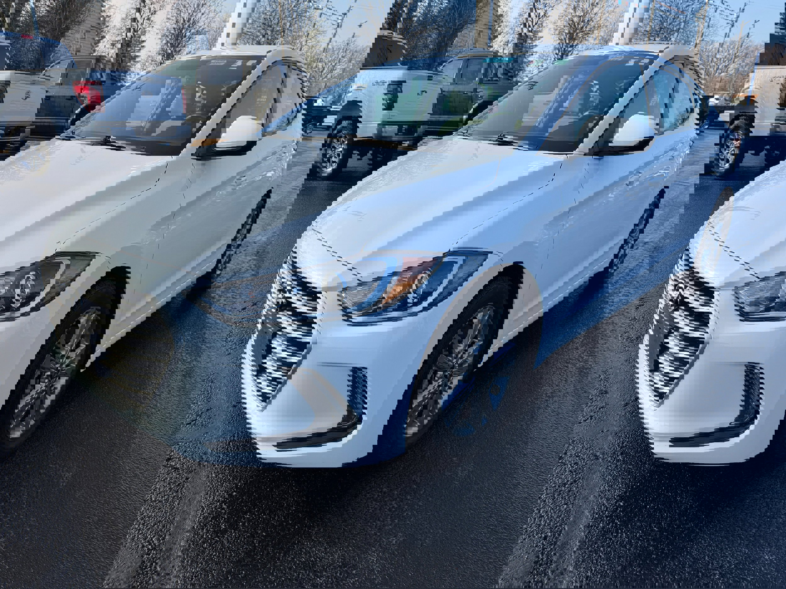 Used 2017 Hyundai Elantra SE w/ SE A/T Tech Package 03 image 3