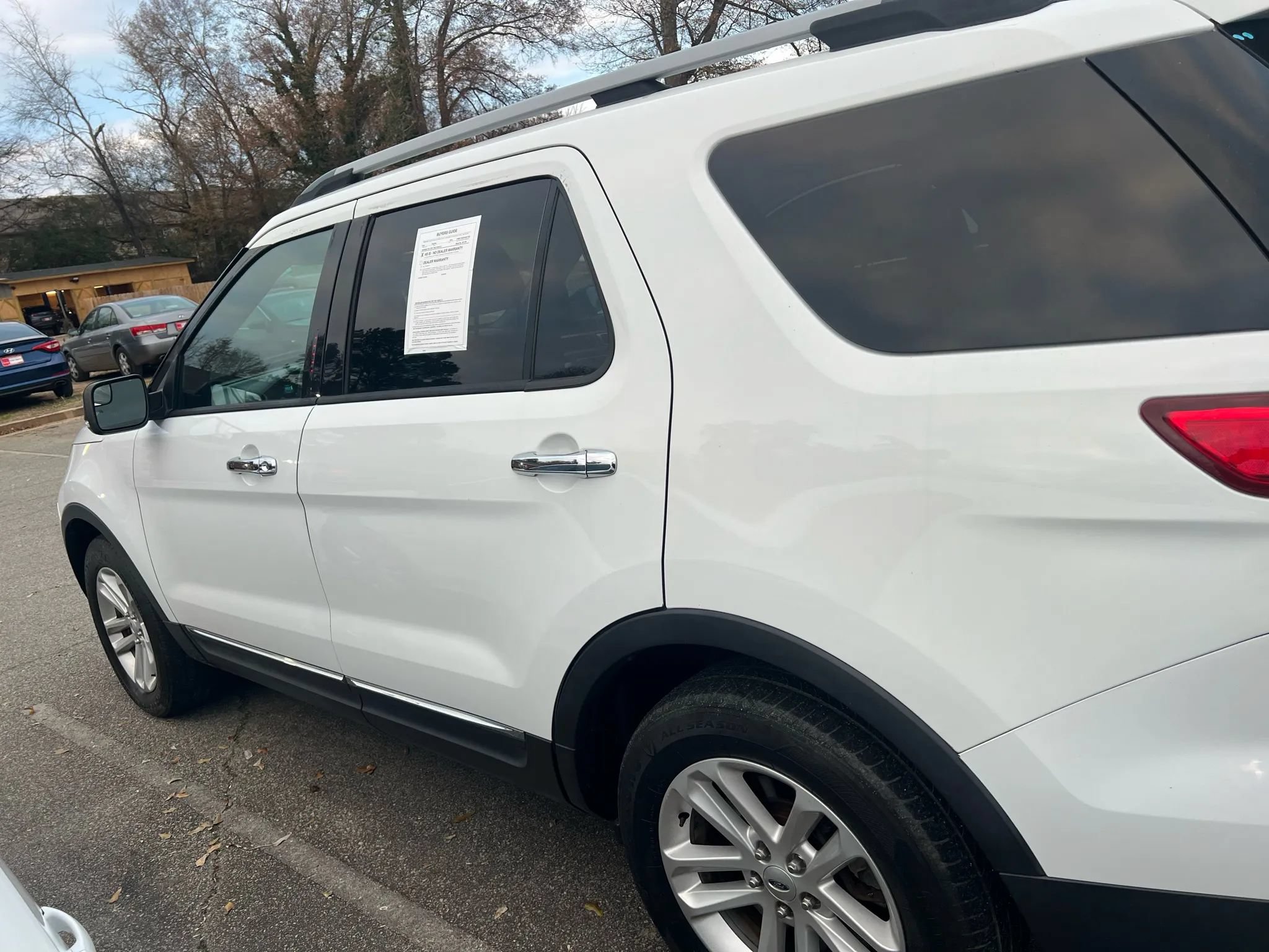 Used 2015 Ford Explorer XLT FWD image 3