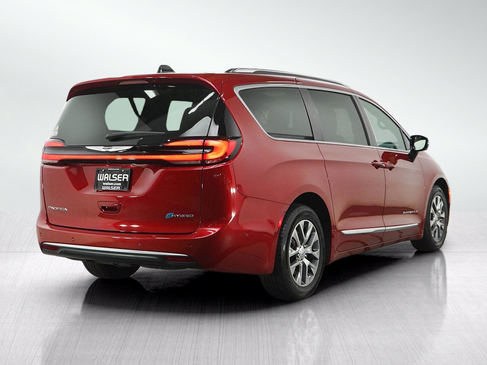Used 2025 Chrysler Pacifica Pinnacle FWD image 5