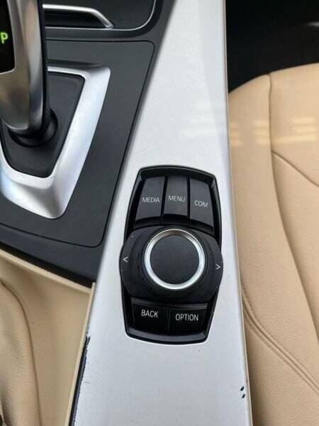 Used 2016 BMW M4 Convertible w/ Executive Package RWD image 19