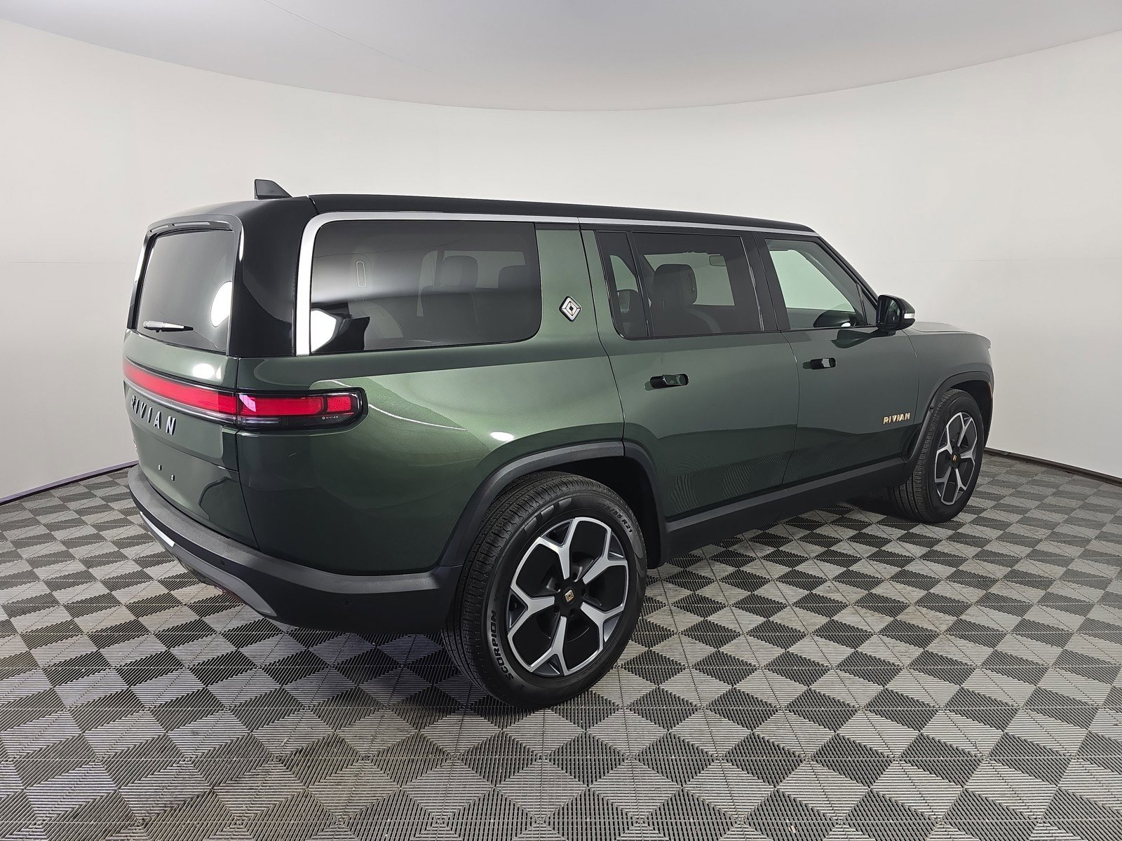 Used 2023 Rivian R1S Adventure AWD/4WD image 5