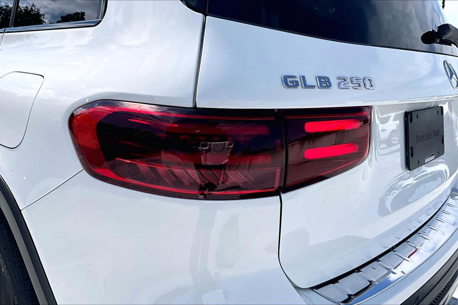 Used 2025 Mercedes-Benz GLB 250 image 28