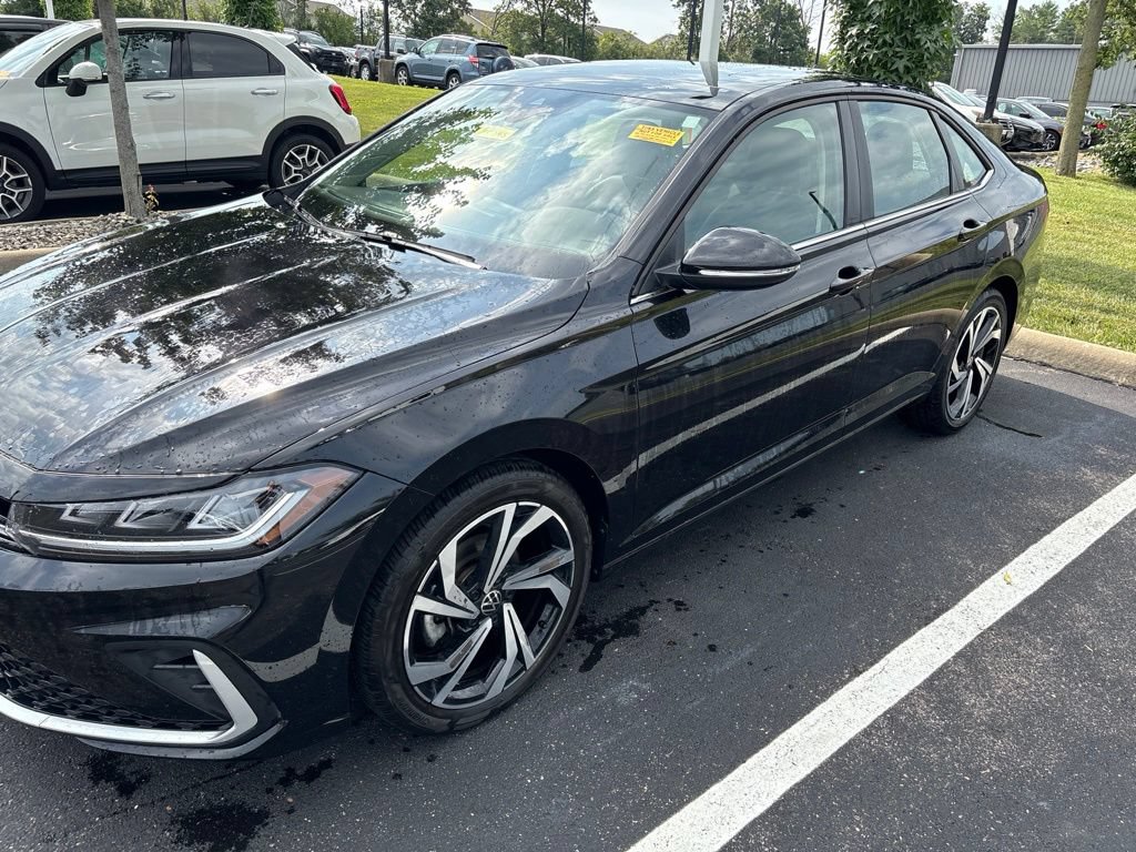 Used 2025 Volkswagen Jetta SEL FWD image 1