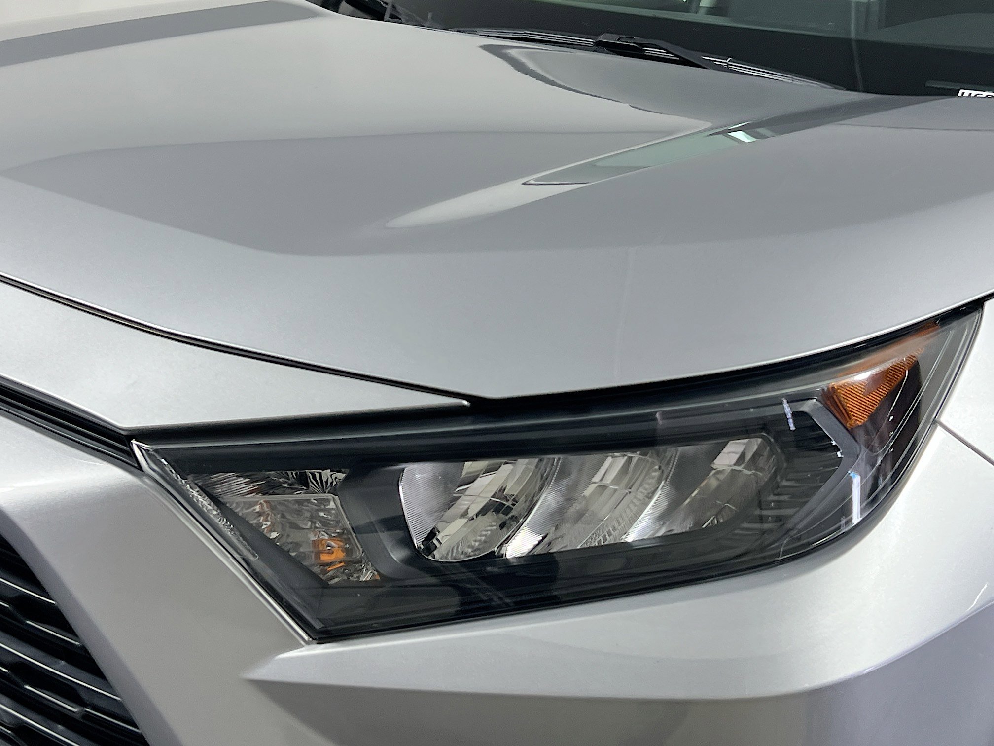 Used 2020 Toyota RAV4 LE image 11