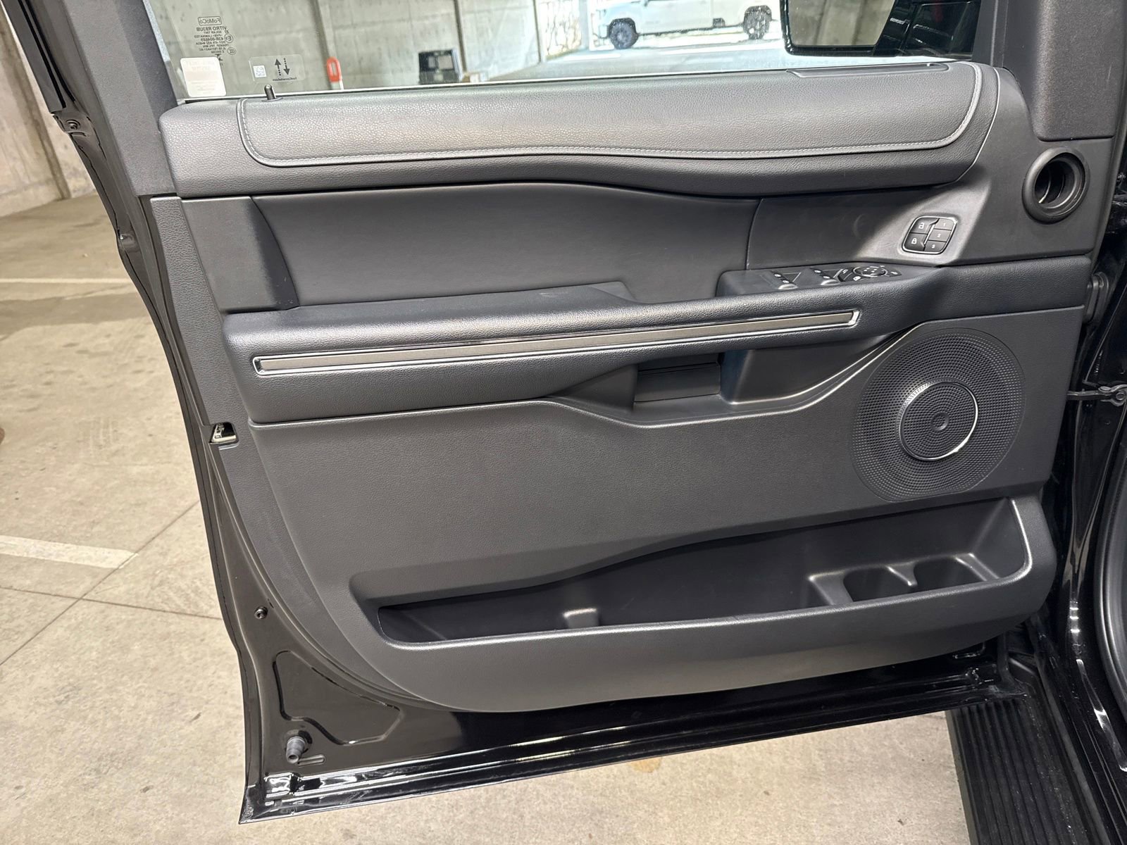 Used 2024 Ford Expedition XLT image 18