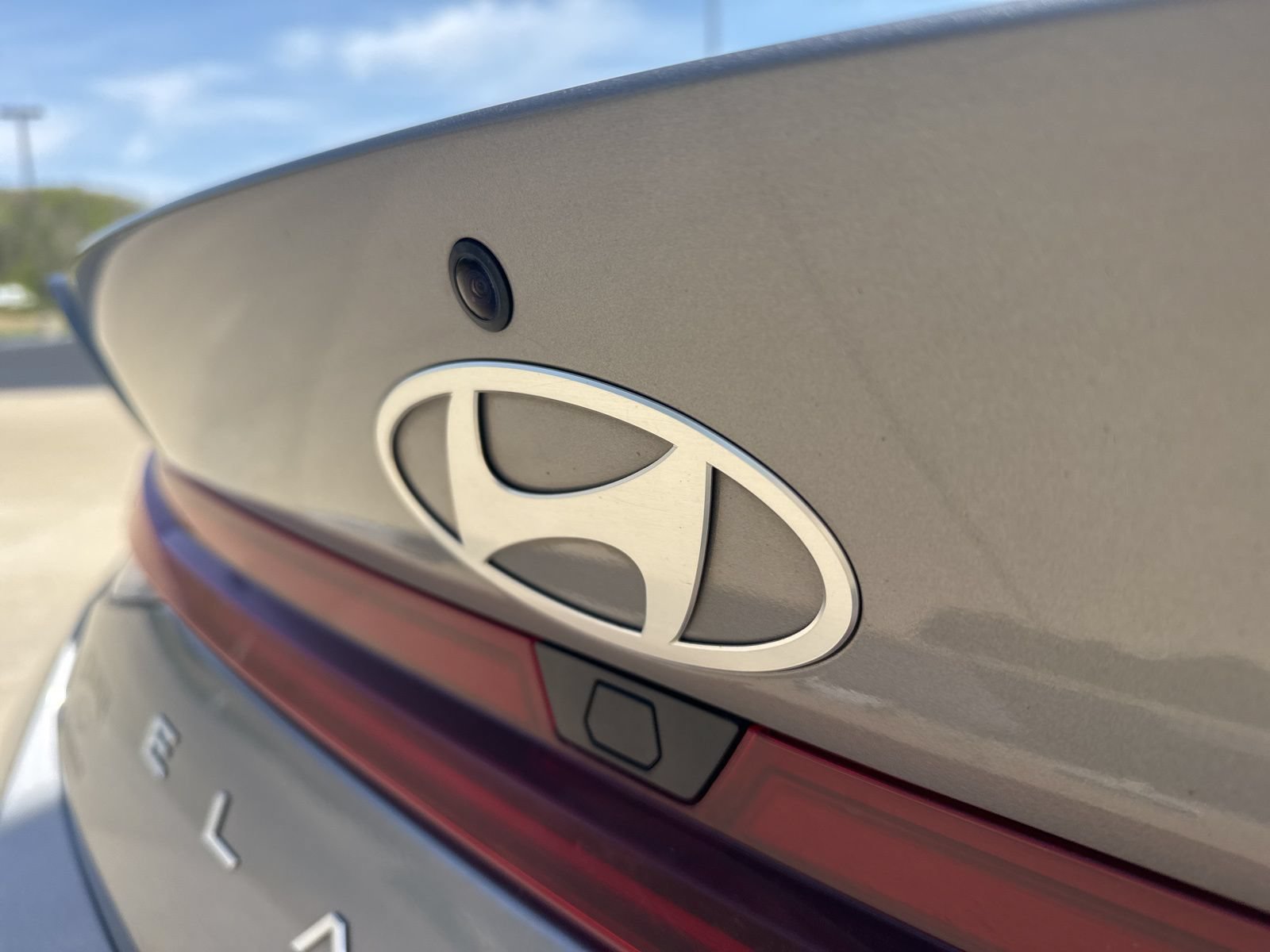 Used 2024 Hyundai Elantra Limited FWD image 9