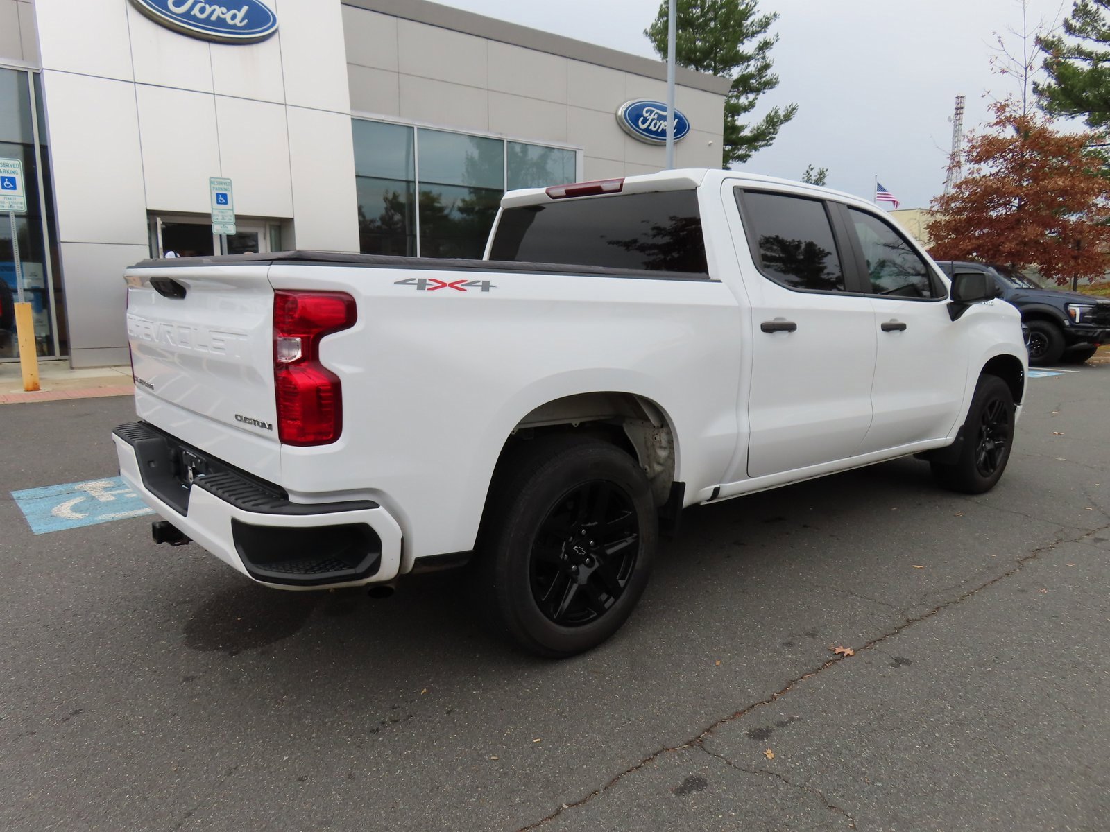Used 2022 Chevrolet Silverado 1500 Custom image 5