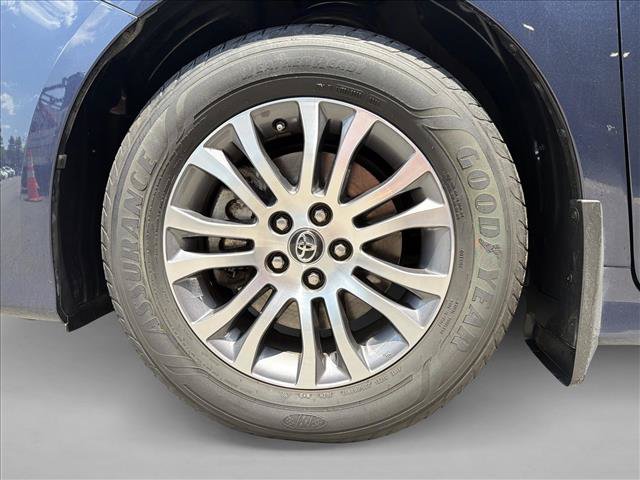 Used 2020 Toyota Sienna XLE Premium w/ Protection Package FWD image 10